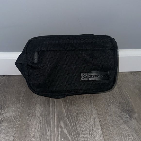 **BRAND NEW** DRAFT KINGS WEEKEND BAG - Picture 6 of 7